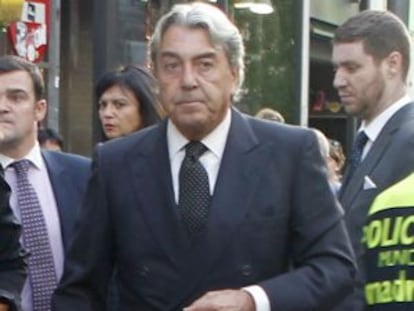 Alberto Cortina, yendo al funeral de Isidoro Álvarez./ GTRES