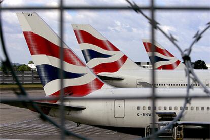 Aviones de British Airways en el aeropuerto londinense de Heathrow.