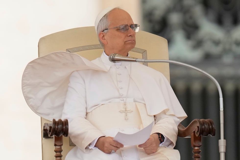 El papa León XIV, este miércoles, en su primera audiencia general, en la plaza de San Pedro, en el Vaticano.
