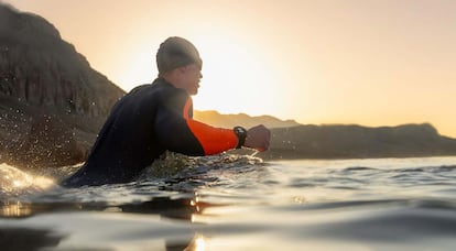 uso del reloj inteligente Garmin fēnix 8 en el agua