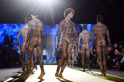 Desfile de los diseños de Dsquared2 para la temporada primavera-verano 2016 en la Semana de la Moda de Milán.