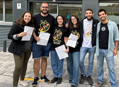 Los seis nuevos médicos del centro de salud Vicente Soldevilla, de Vallecas, en septiembre en Madrid, en una foto cedida por el grupo.