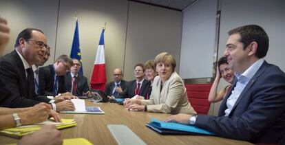 Merkel, Hollande y Tsipras, reunidos en Bruselas el pasado viernes, en una imagen facilitada por el Gobierno alemán.