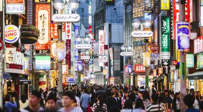 Transeúntes en el barrio de Shibuya, en Tokio.