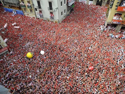 Thousands pack out a square in Pamplona during the ‘Chupinazo” in 2009.