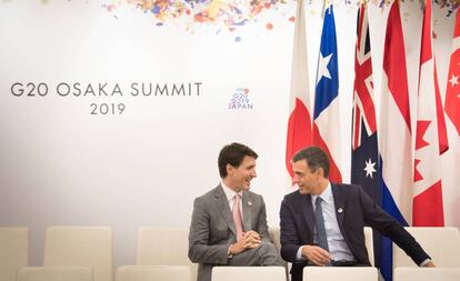 O primeiro-ministro do Canadá, Justin Trudeau, e o espanhol, Pedro Sánchez, em Osaka.