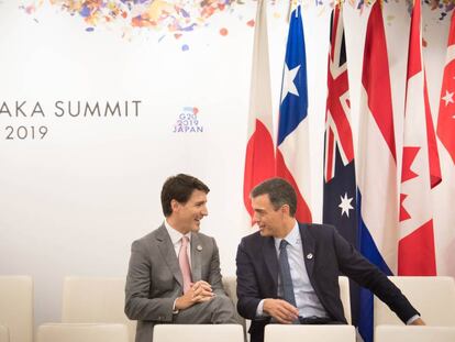 O primeiro-ministro do Canadá, Justin Trudeau, e o espanhol, Pedro Sánchez, em Osaka.