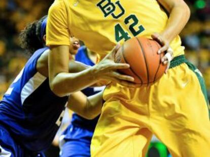 Brittney Griner, durante un partido con su equipo universitario.