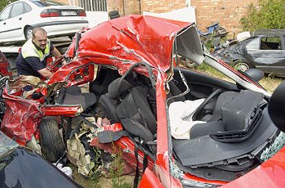 Estado del vehículo tras el accidente en el que murieron tres jóvenes en Platja d&#39;Aro (Girona).