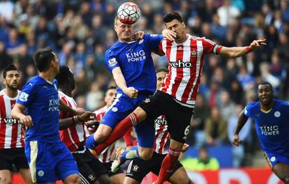 Huth remata de cabeza ante Fonte.