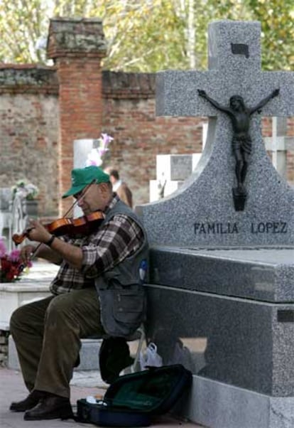 Cementerio de Fuencarral el día de Todos los Santos.