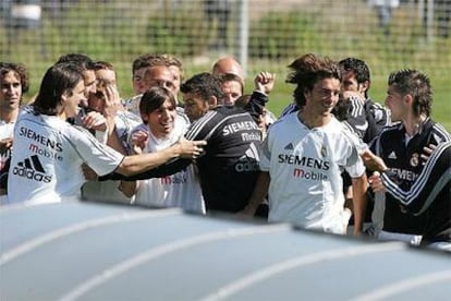 El central cree que deben tomarse el partido frente al Zaragoza "de la manera más profesional".