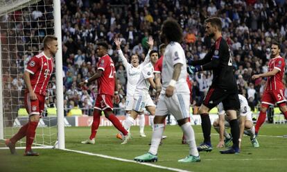 Lucas Vázquez se lamenta tras una ocasión perdida por el Real Madrid ante el Bayern.