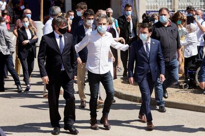 De izquierda a derecha, Carles Puigdemont, Jordi Cuixart y Pere Aragonès, esta mañana, en Elna (Francia).