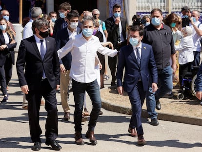 De izquierda a derecha, Carles Puigdemont, Jordi Cuixart y Pere Aragonès, esta mañana, en Elna (Francia).