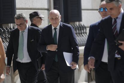 El ministro del Interior, Jorge Fernández Díaz, llegando al Congreso.