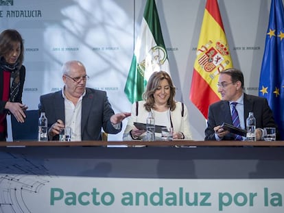 Carbonero, D&iacute;az, Gonz&aacute;lez de Lara y Castilla, durante la firma del pacto. 