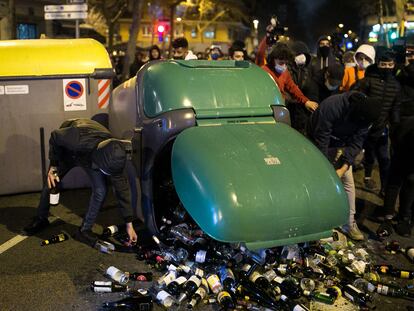 Octava noche de protestas y y altercados en protesta por el encarcelamiento del rapero Pablo Hasél.