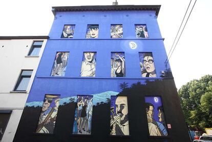 Caroline Baldwin, inspirado en un proyecto original del belga Andr Taymans. El colorido mural es obra de Bruno Wesel, en la Plaza de Ninove, 10