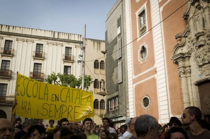 Concentració a l'Escola Pia de Mataró en defensa de la immersió lingüística.