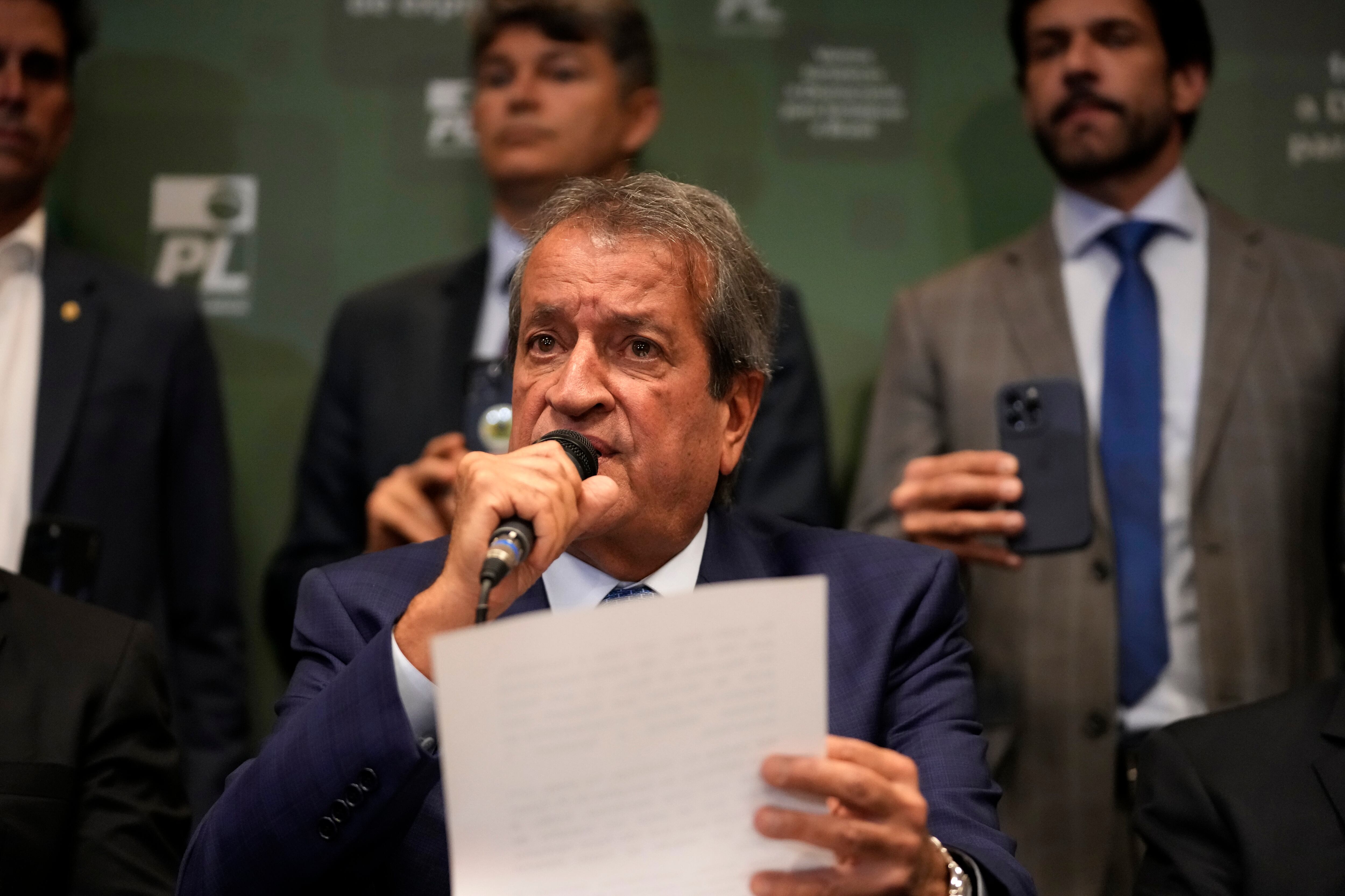 Valdemar Costa Neto, líder del partido Liberal de Bolsonaro, durante una conferencia de prensa respecto a las inconsistencias que presuntamente hubo en la elección presidencial.