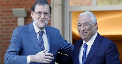 El presidente español, Mariano Rajoy, con el primer ministro portugués, Antonio Costa, el pasado noviembre en Madrid.