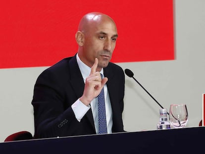 Luis Rubiales, durante la reunión de este martes en la Ciudad del Fútbol entre la federación y los clubes de la Primera RFEF.