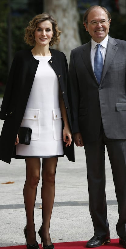 La reina Letizia, durante su asistencia a la entrega de la XI edición del premio Luis Carandell de periodismo parlamentario, en octubre 2015.