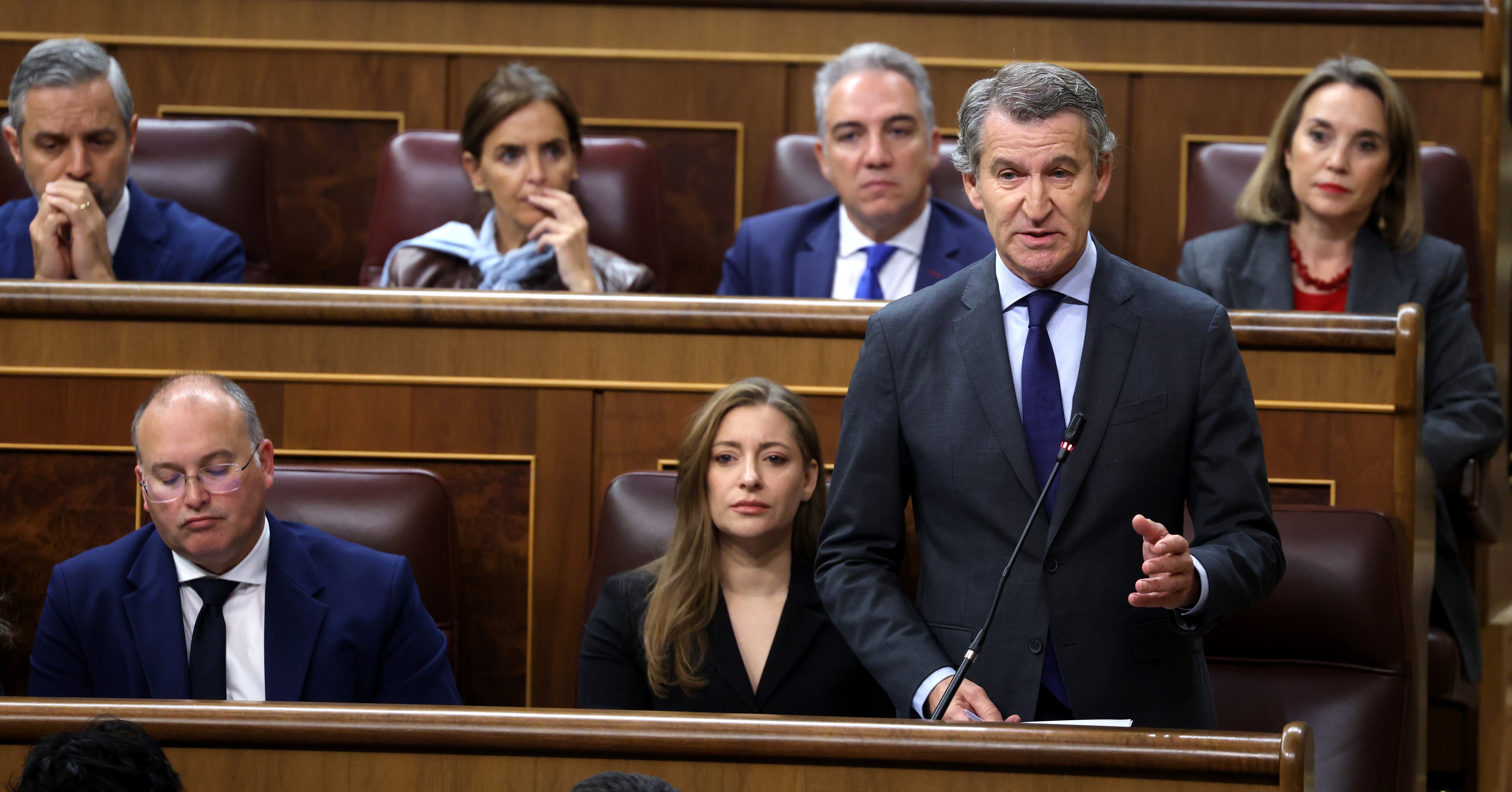 El líder del PP, Alberto Núñez Feijóo, durante el pleno.
