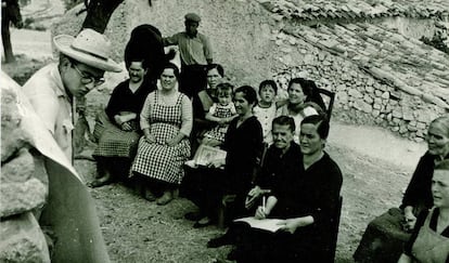 Clase de alfabetización en 1962 en Granada.