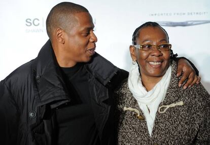 Jay-Z con su madre, Gloria Carter, en Nueva York en 2011. 