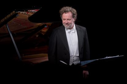 Un gesto característico del cantante alemán Christian Gerhaher en su último recital, el pasado mes de febrero, en el Teatro de la Zarzuela.