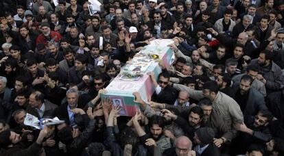 El funeral del ingeniero químico iraní Mostafa Ahmadi Roshan en Teherán.