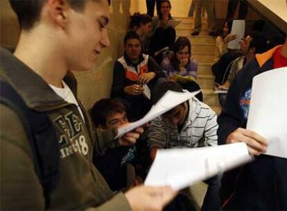 Examen de selectividad en la Facultad de Odontología de la Universidad Complutense de Madrid.