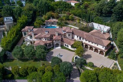 Exterior de la nueva vivienda de Sofía Vergara en Beverly Park, en Los Ángeles (California, EE UU).