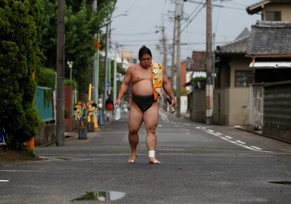 Kainishiki, regresa a casa tras un día de trabajo.