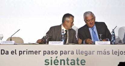 El presidente en funciones de la Junta, José Antonio Griñán, y el presidente de la CEA, Santiago Herrero, en un encuentro en 2010. 