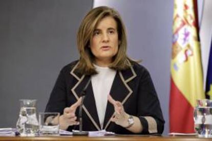 La ministra Empleo y Seguridad Social, Fátima Báñez, durante la rueda de prensa posterior al Consejo de Ministros hoy en Madrid.