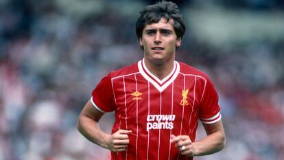 Michael Robinson con la camiseta del Liverpool en 1983.