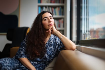 Fernanda Trías en su casa en Bogotá