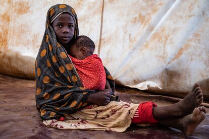 Los niños no se salvan de la actual sequía en la región de Somali, Etiopía. En el campamento de desplazados internos Farburo 2, Unicef ha establecido un Espacio Amigo de la Infancia para recibir a los niños y brindarles un espacio seguro y actividades recreativas.