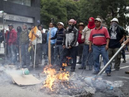 Los maestros durante las protestas en la capital del pa&iacute;s en 2013.