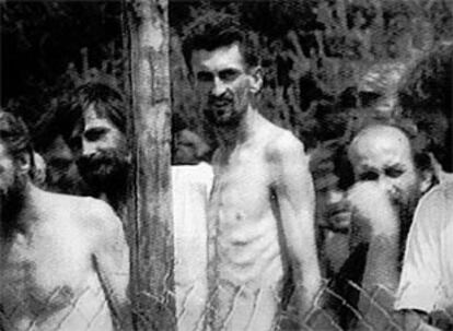Imagen captada en agosto del 1992 por una cadena británica del campo de concentración de Omarska.