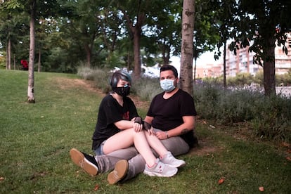 Erika Granizo “Akire” (18) y Alejandro García “Camu” (22) en Madrid Río.