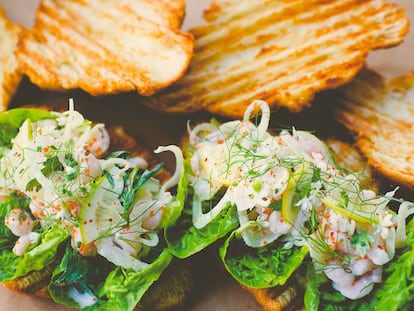 Cruasán con relleno de gambas