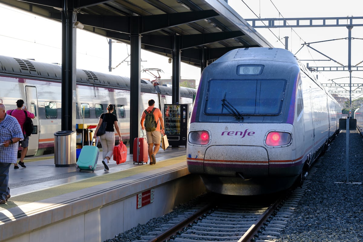 Los sindicatos suspenden la huelga en Renfe y Adif tras asegurarse una ...