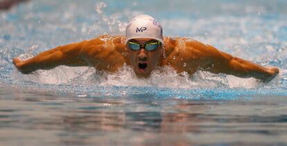 Tres títulos en tres días. Michael Phelps ganó, en los campeonatos nortamericanos de invierno, el oro en los 200 estilos y en los 100 y 200 mariposa.