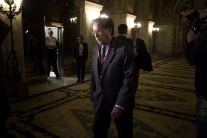 Francesc Cabana arriba al Parlament.