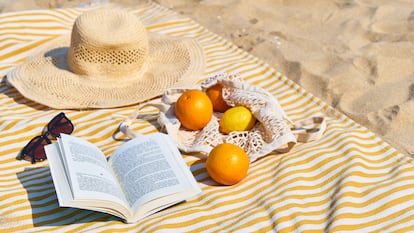 Leer en la playa sabe mejor