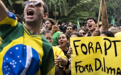 Grupo protesta contra Dilma en São Paulo.